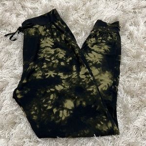 Shosho woman’s small green camo soft comfy cotton cuffed skinny casual joggers